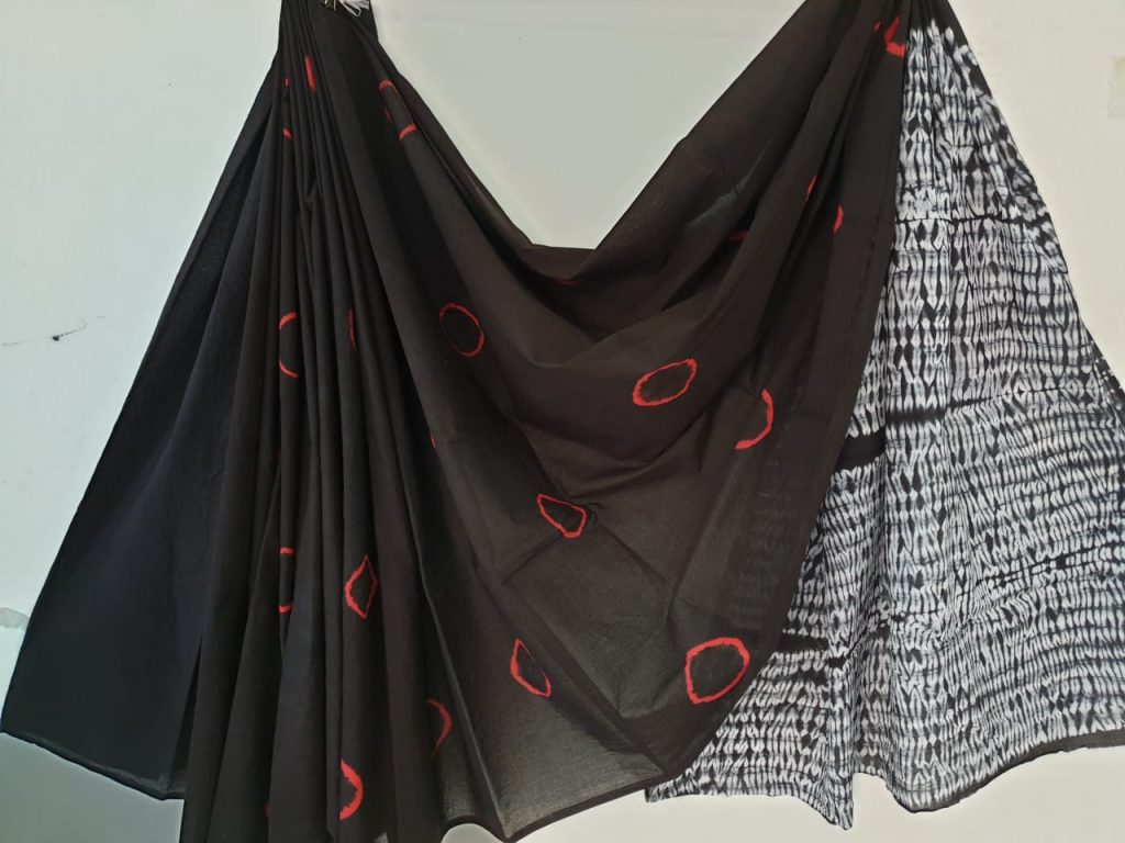 Black regular wear shibori print cotton mulmul sarees with blouse