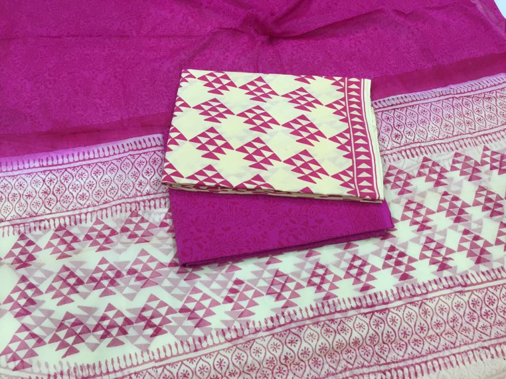 Ladies peach red-violet bagru print cotton salwar suit with chiffon chunni
