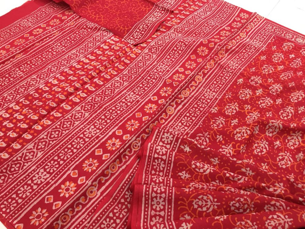 Jaipuri red casual wear booty bagru print cotton sarees with blouse piece