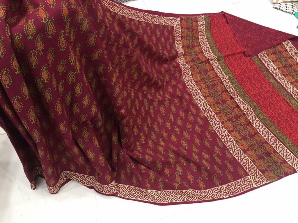 Burgundy regular wear booty bagru print cotton sarees with blouse piece