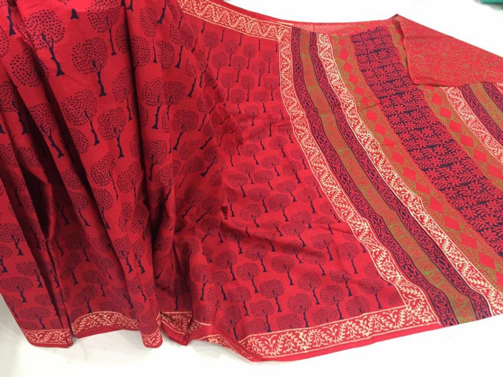Red casual wear tree bagru print cotton sarees with blouse piece
