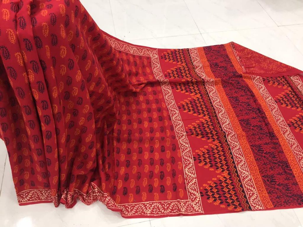 Red casual wear kerry bagru print cotton sarees with blouse piece
