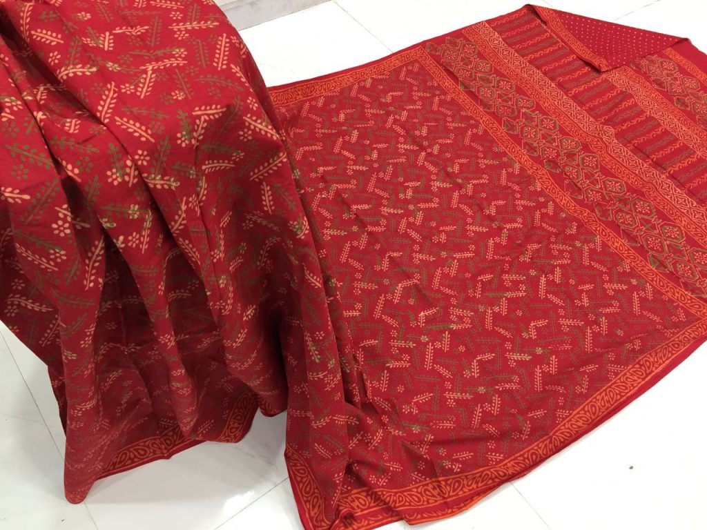 Red casual wear leaf bagru print cotton sarees with blouse piece
