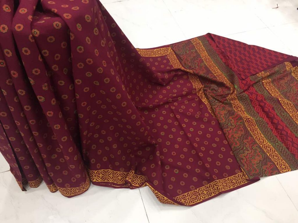 Maroon casual wear bagru print cotton sarees with blouse piece