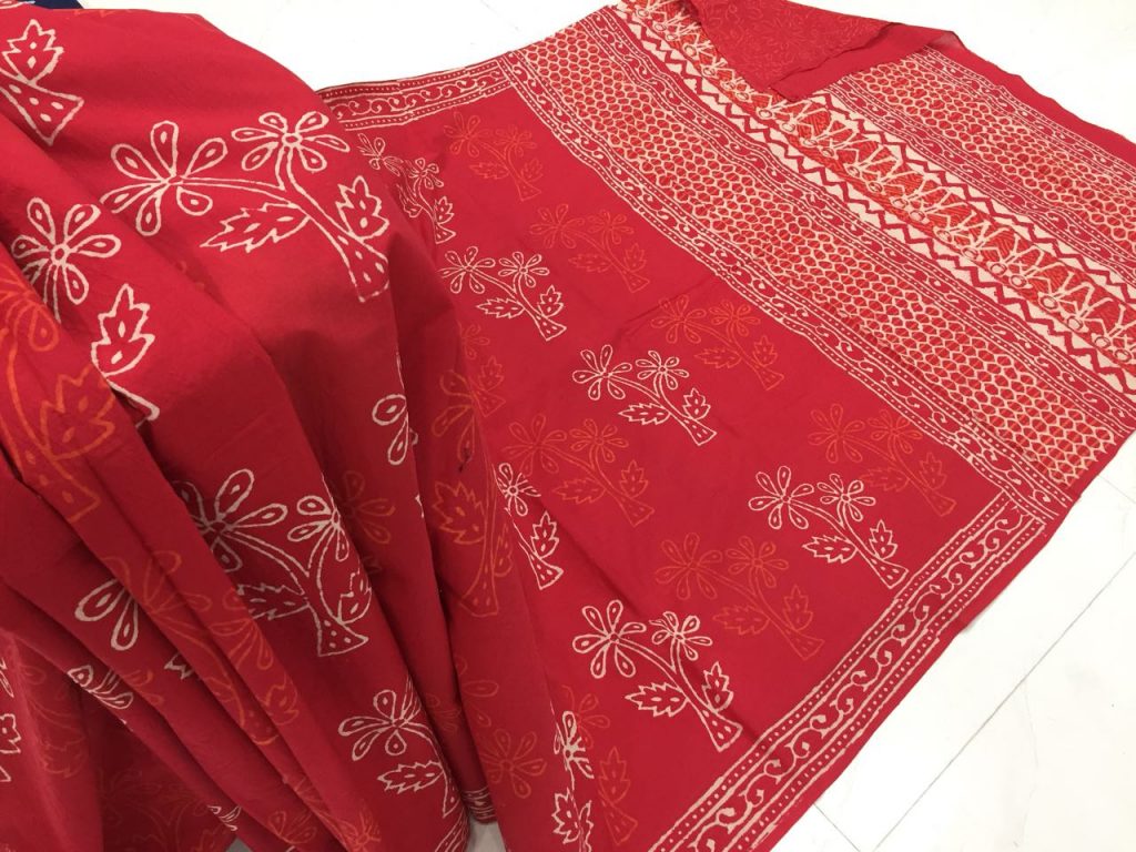 Natural red regular wear leaf bagru print cotton sarees with blouse piece