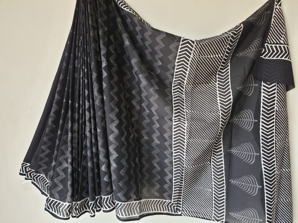 Superior quality black and white daily wear zigzag bagru print cotton sarees with blouse piece