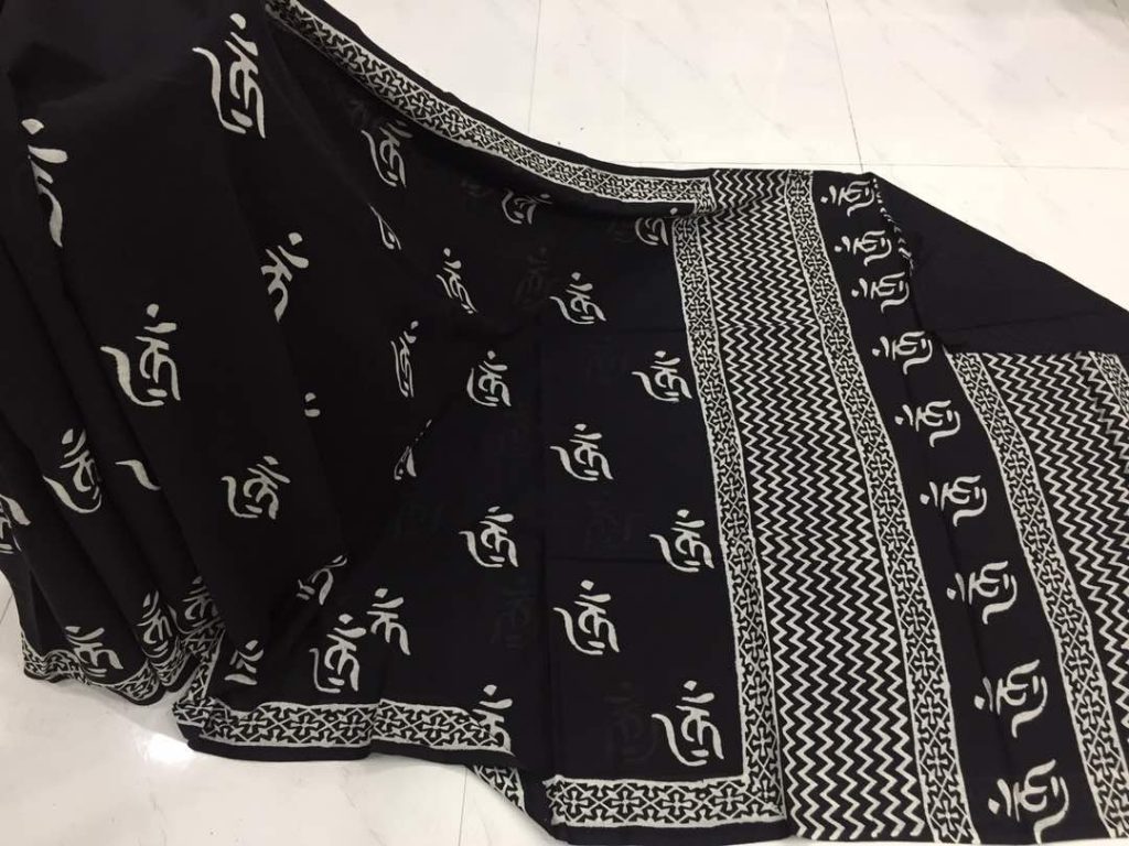 Ladies black and white regular wear jaipuri swastik bagru print cotton sarees with blouse