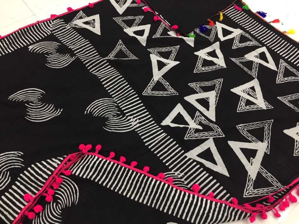 Black and white regular wear bagru triangle print pompom cotton saree
