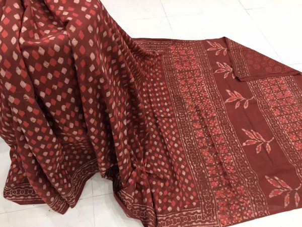 Maroon regular wear dabu bagru print cotton sarees with blouse piece
