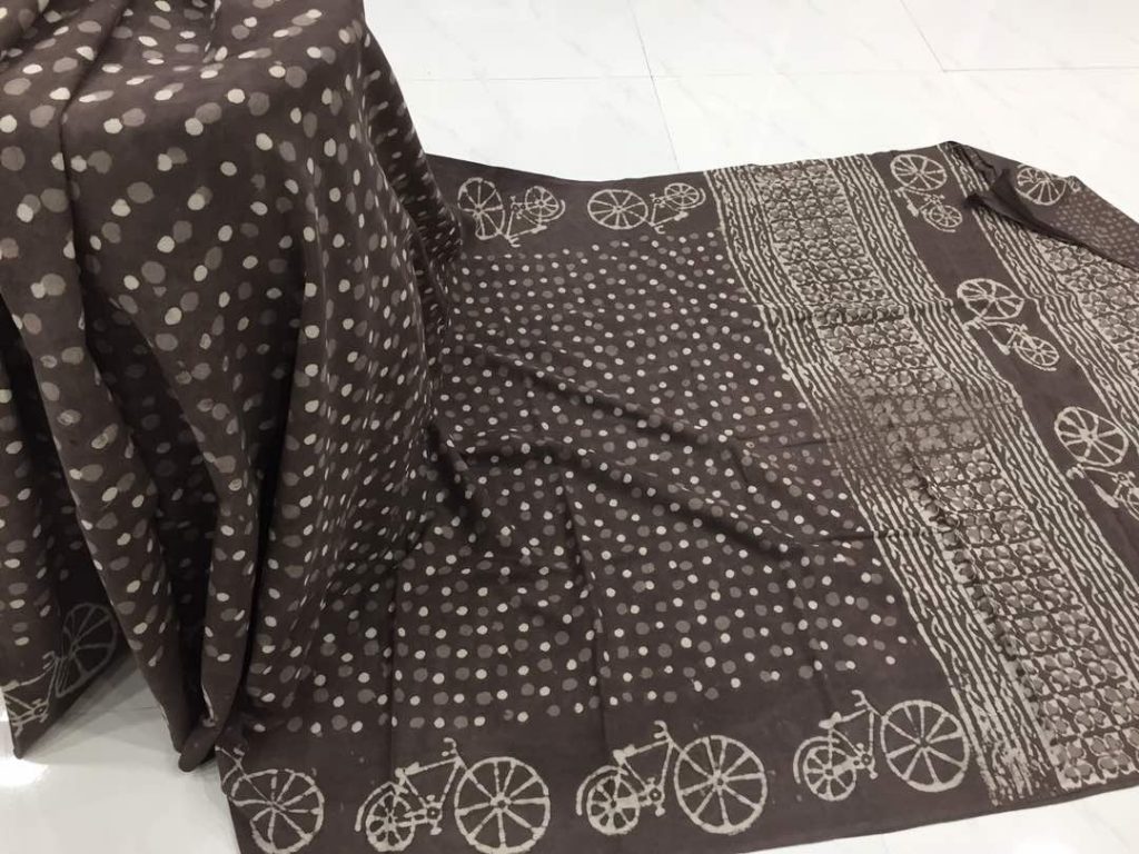 Brown daily wear dabu cycle bagru print cotton sarees with blouse piece