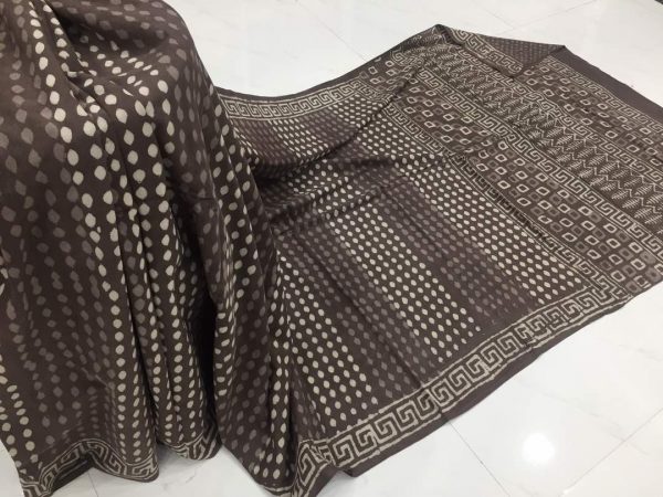 Brown daily wear dabu dots bagru print cotton sarees with blouse piece