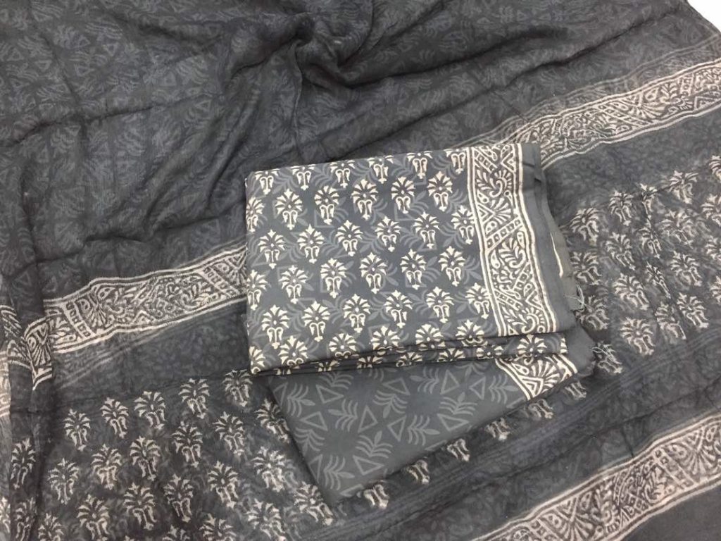 Ladies gray bagru discharge print cotton suit set with pure chiffon chunni