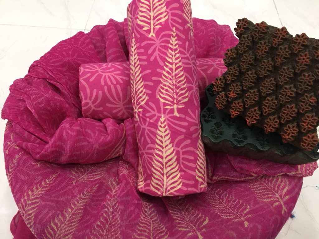 Ladies raspberry bagru discharge print cotton salwar suit with chiffon chunni