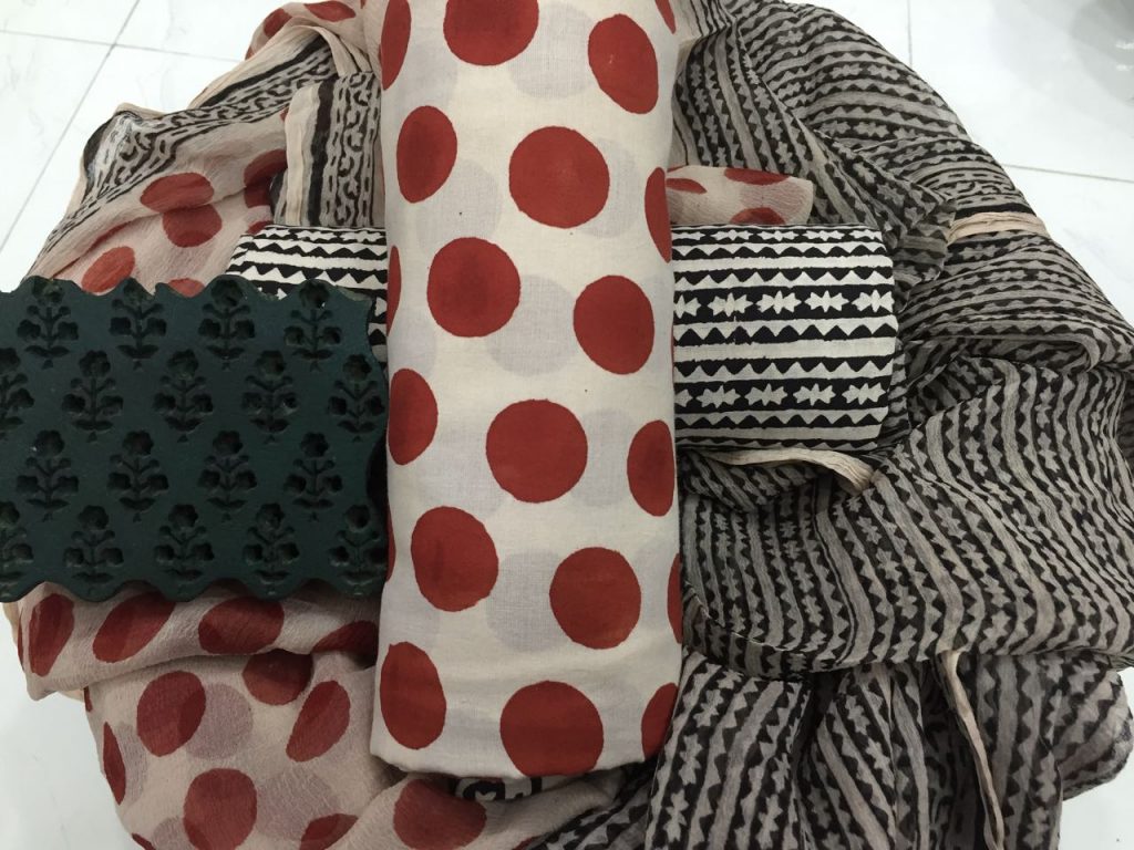 Beige jaipuri bagru maroon polka dots print cotton suit with chiffon dupatta