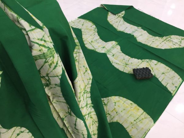 Green batik print daily wear cotton saree with blouse piece