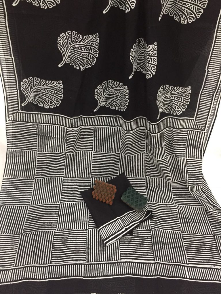 Natural black mugal print daily wear mulmul cotton sarees with blouse piece