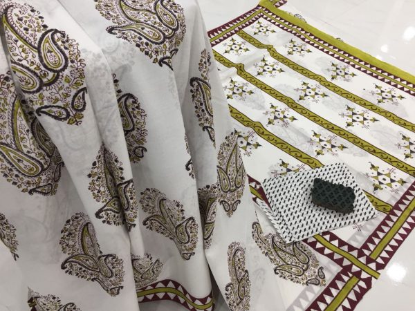 Superior quality white mugal print casual wear mulmul cotton sarees with blouse piece