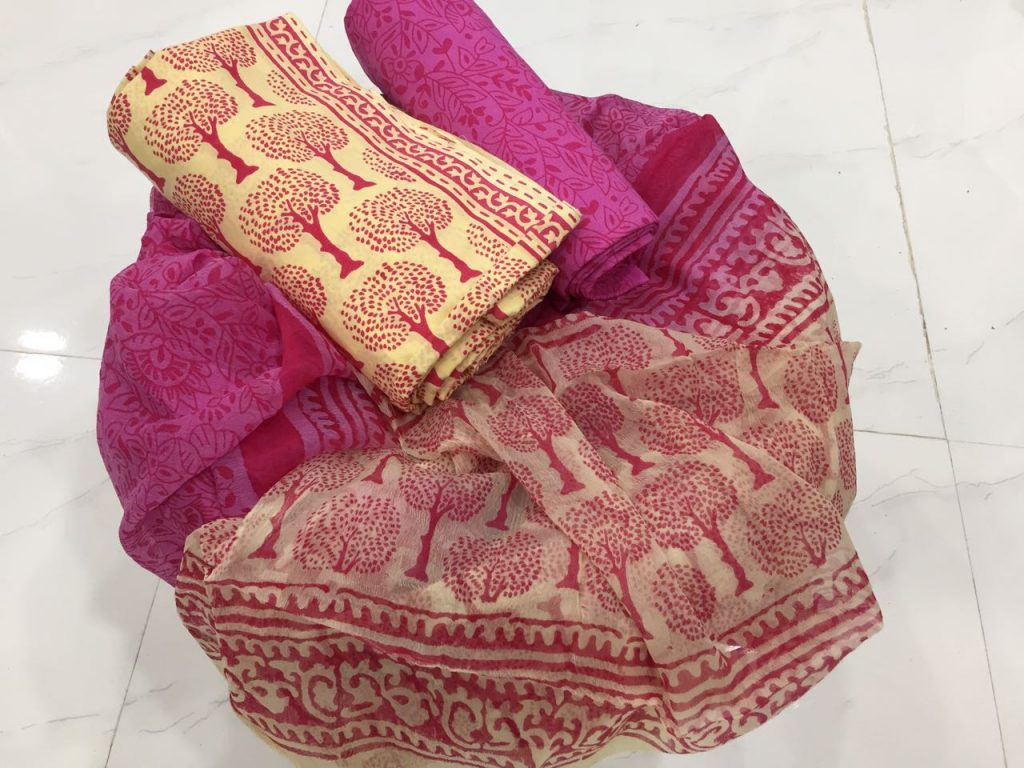 Ladies gold ruby pigment tree print cotton salwar suit set with chiffon chunni