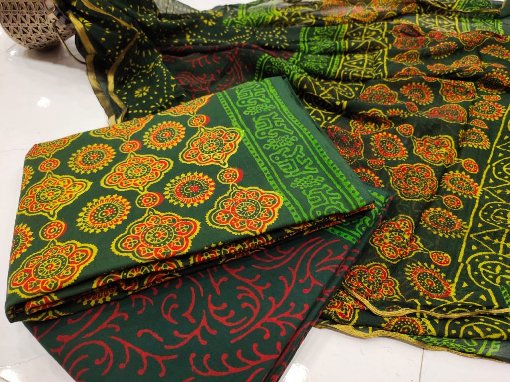 Superior quality Green zari border cotton suit set