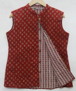 Red printed sleeveless reversible cotton quilted jacket