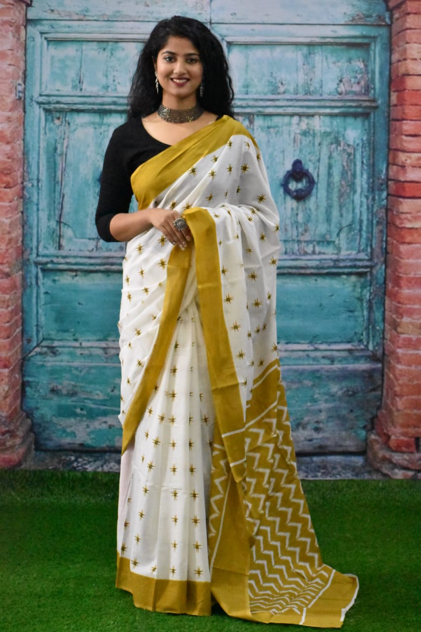 Karagiri Solid/Plain Sarees : Buy Karagiri White Red Mul Cotton Saree with  Unstitched Blouse Online | Nykaa Fashion