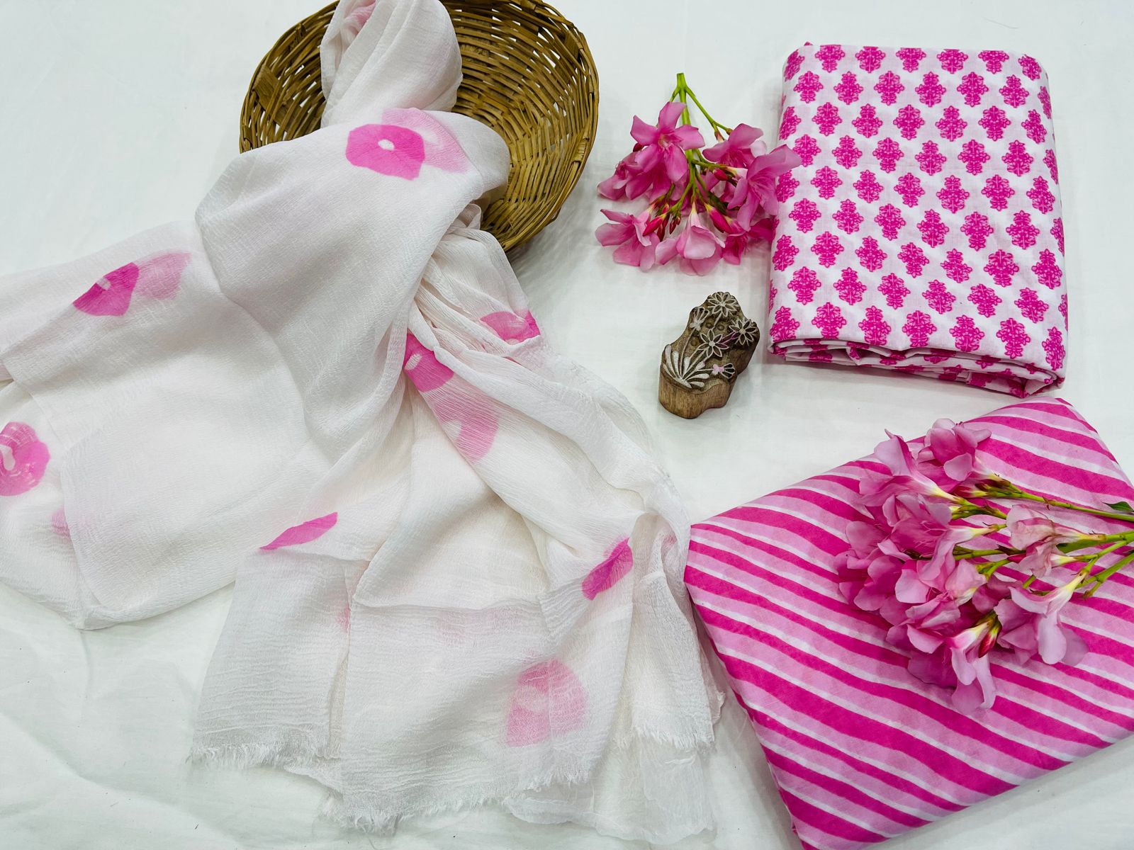 White and magenta rose bandhej cotton printed salwar suit dupatta material