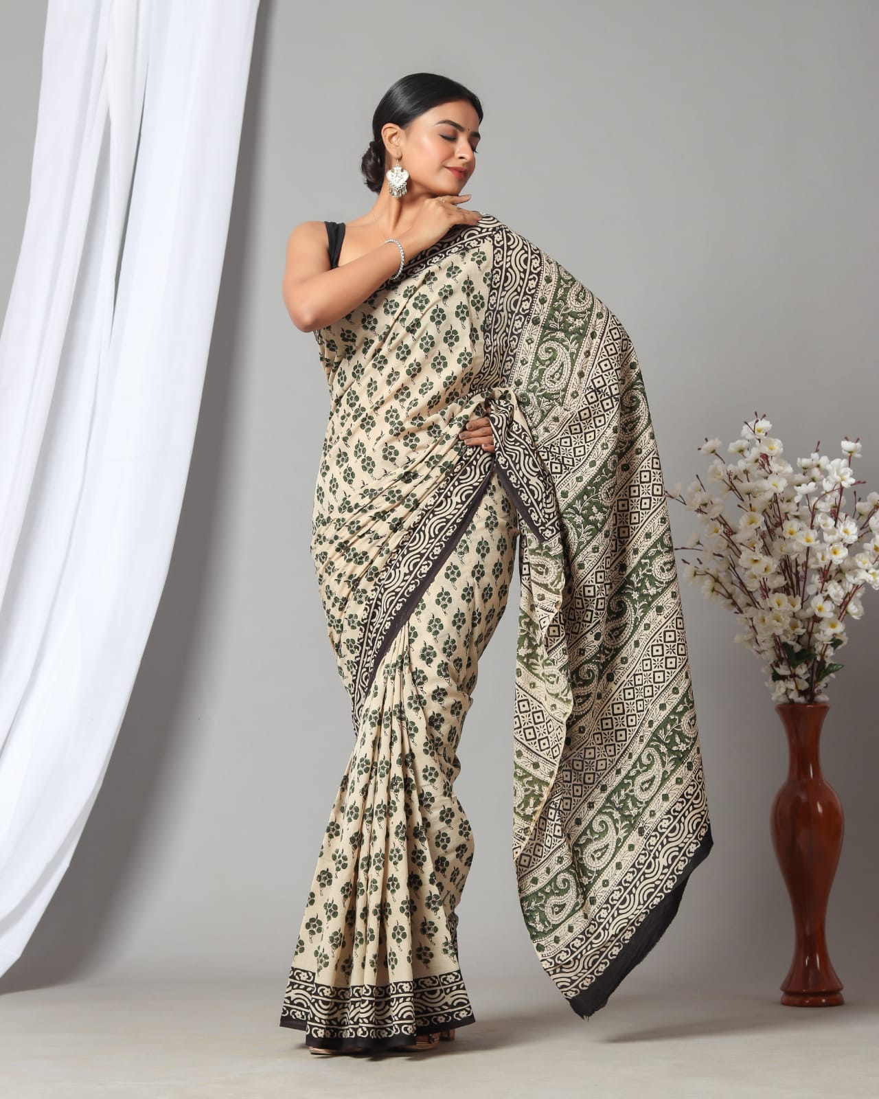 Cotton bagru print Solitaire brown saree for women