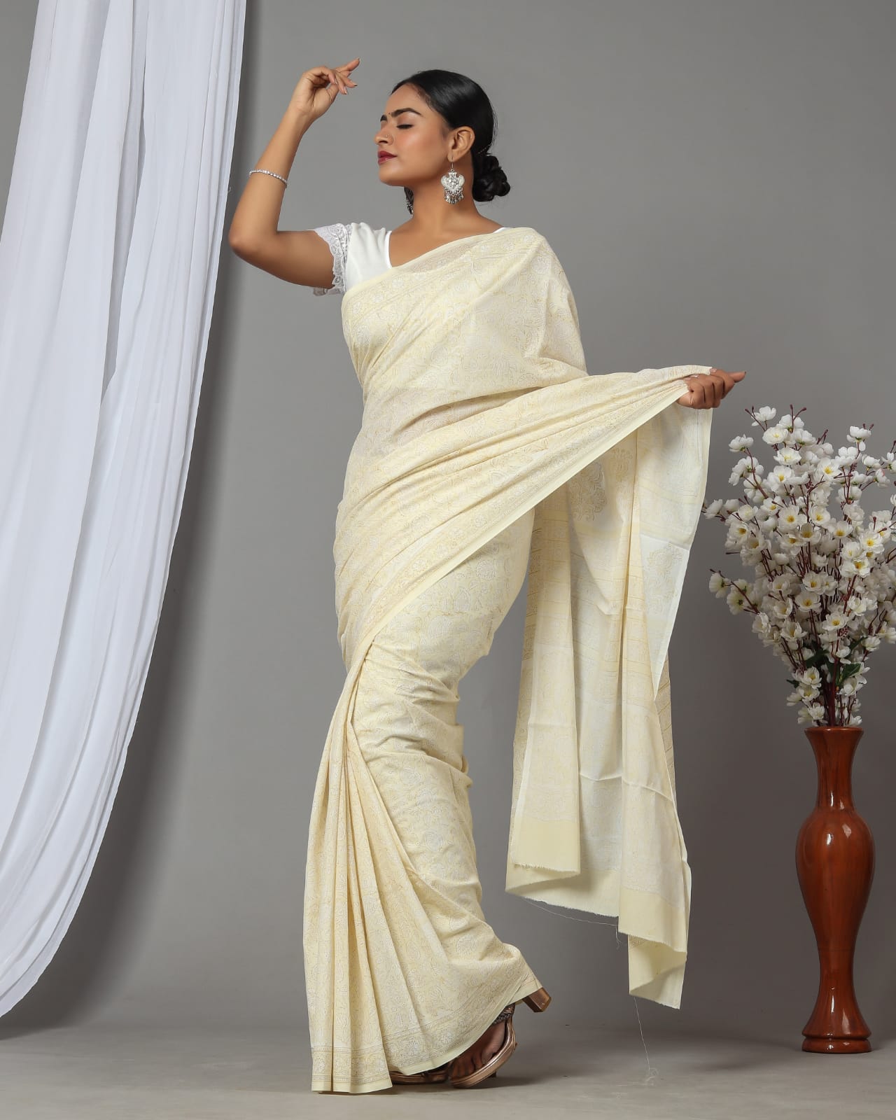 Beige yellow block print cotton mulmul sarees online