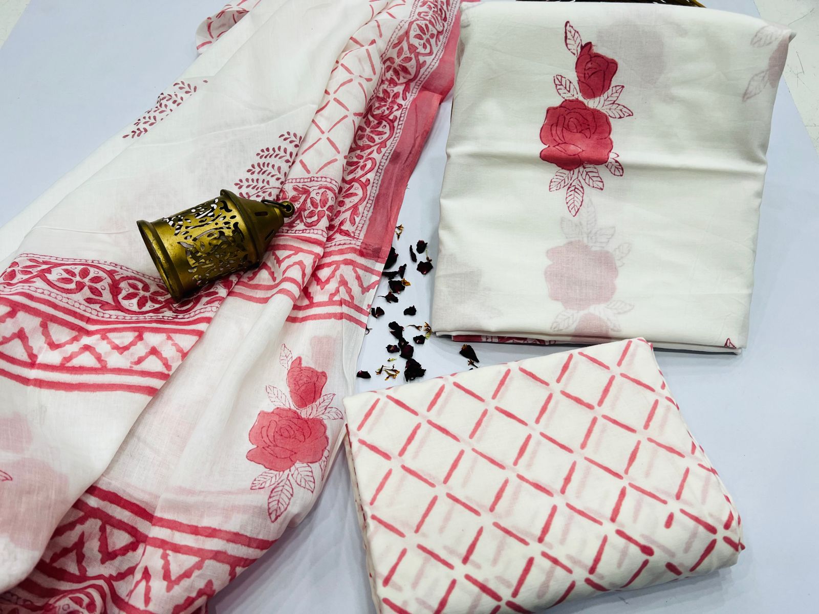 Rose print white salwar kameez online shopping with cotton dupatta