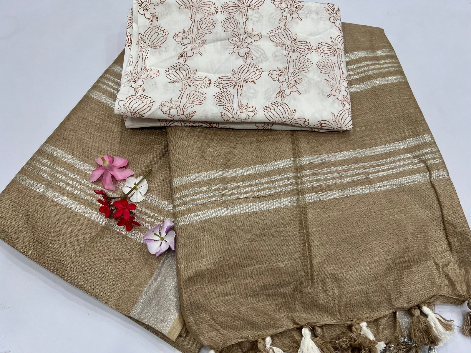 Wheat brown linen sarees online with white gold printed blouse