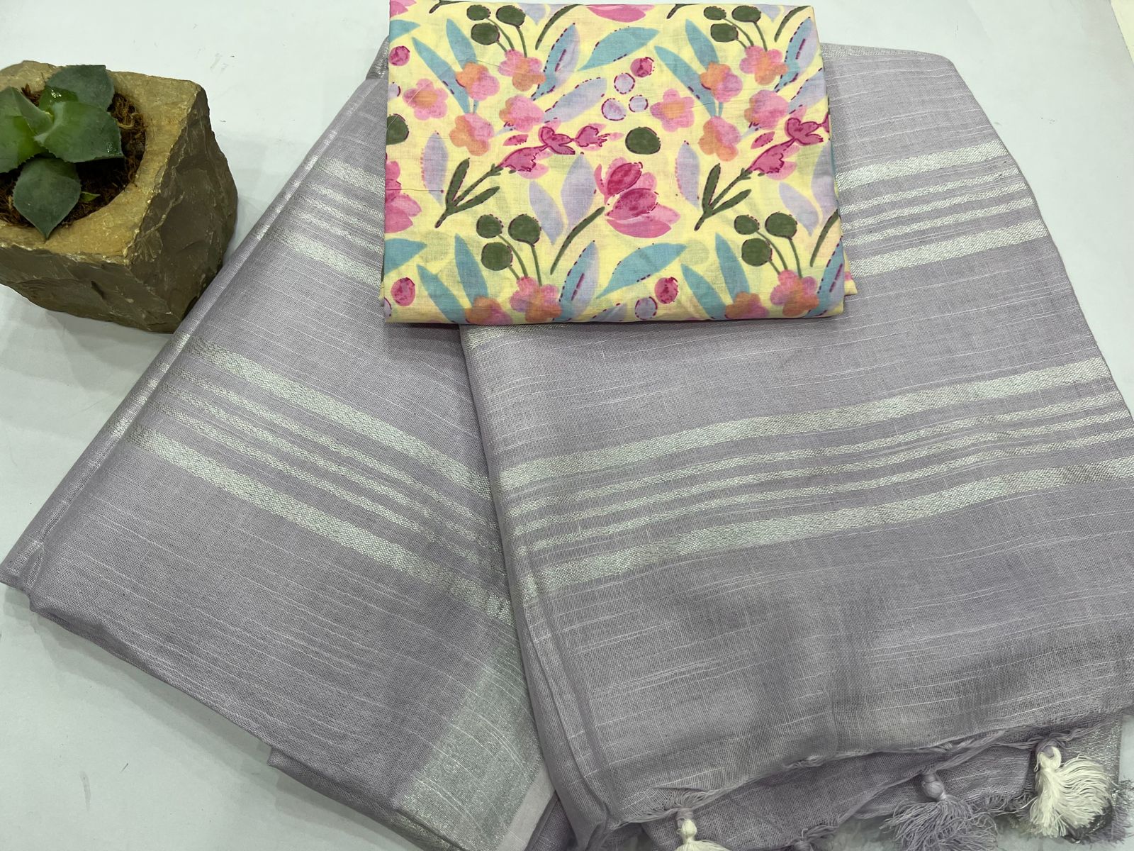 Lilac Color buy plain linen sarees online with cotton printed blouse
