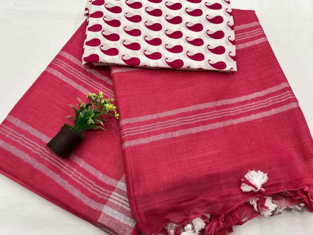 Alizarin plain linen saree on online with printed blouse