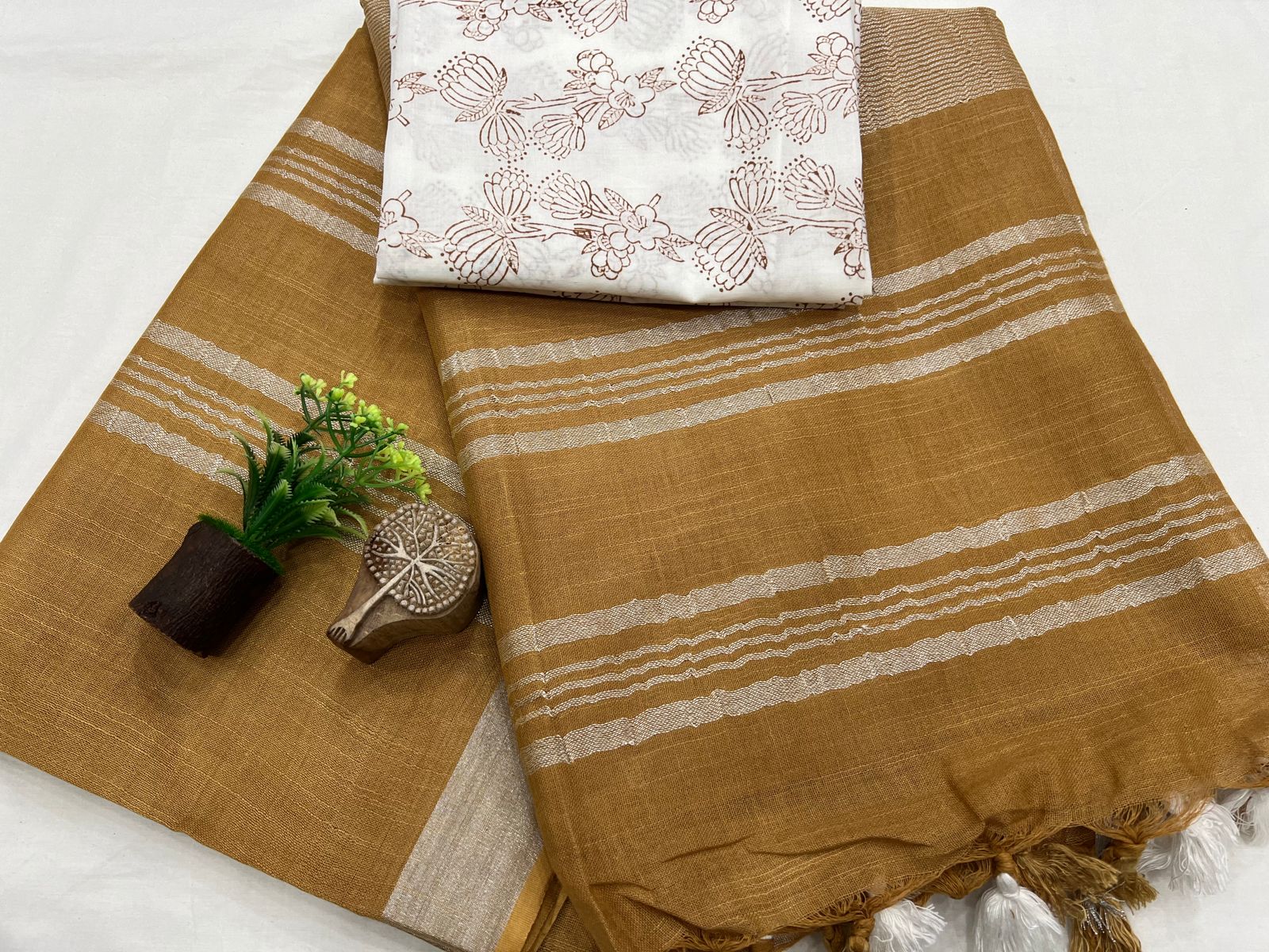 Golden Ochre Linen Saree with Elegant Print Blouse – Refined Daily Wear
