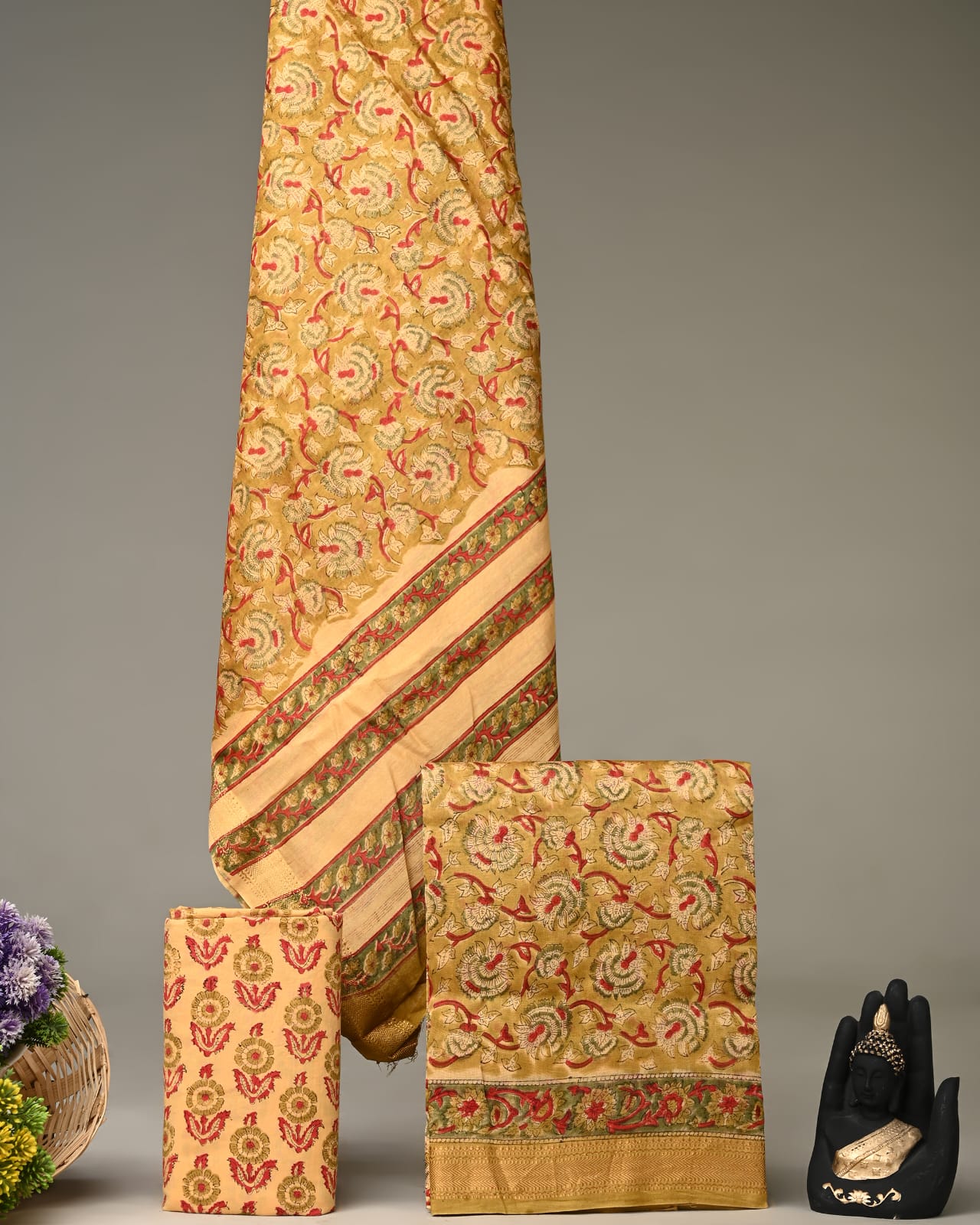 Golden Hue Traditional Motif Maheshwari Silk Attire