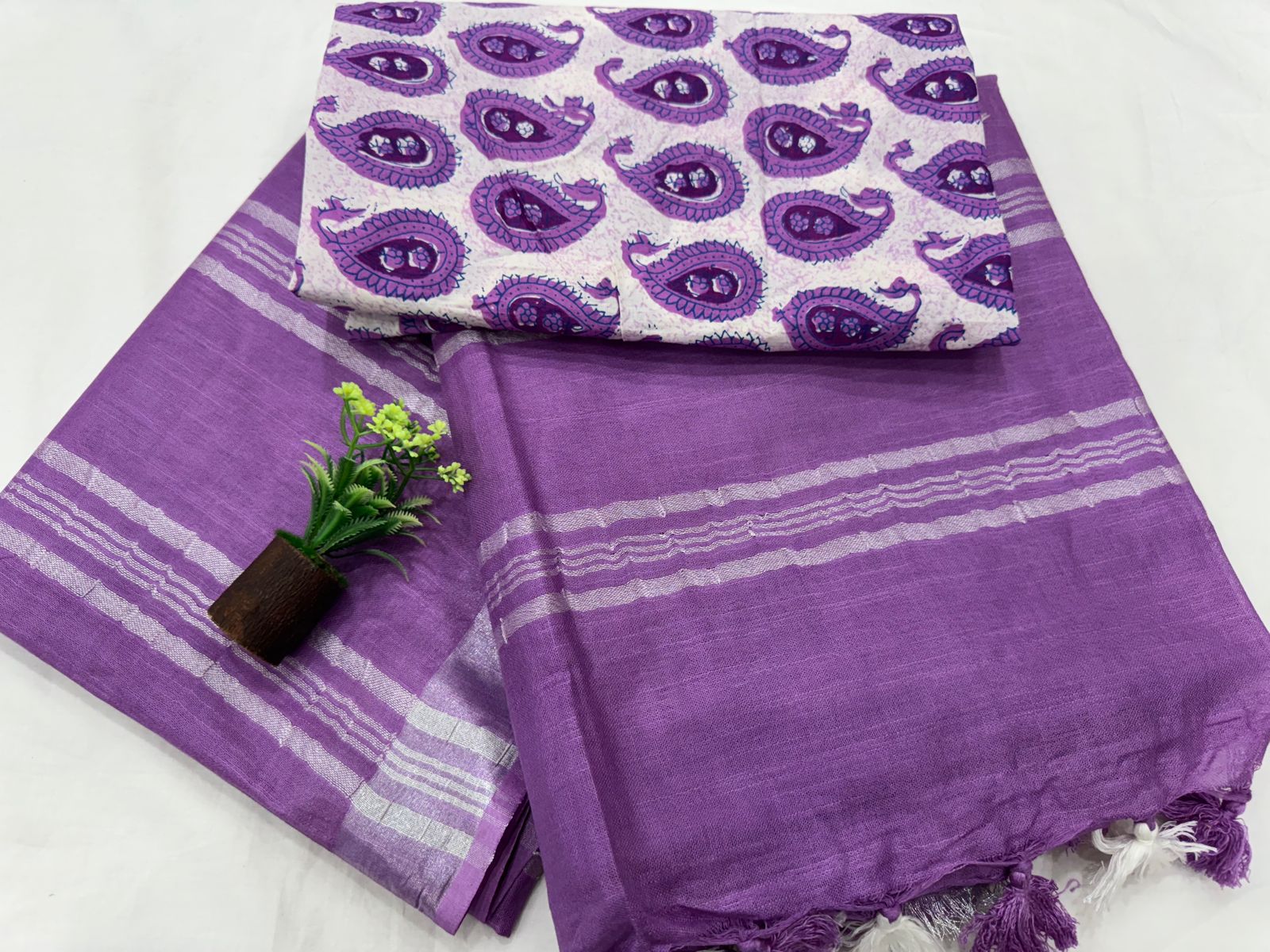 Vibrant Purple Daily Linen Saree with Paisley Motifs